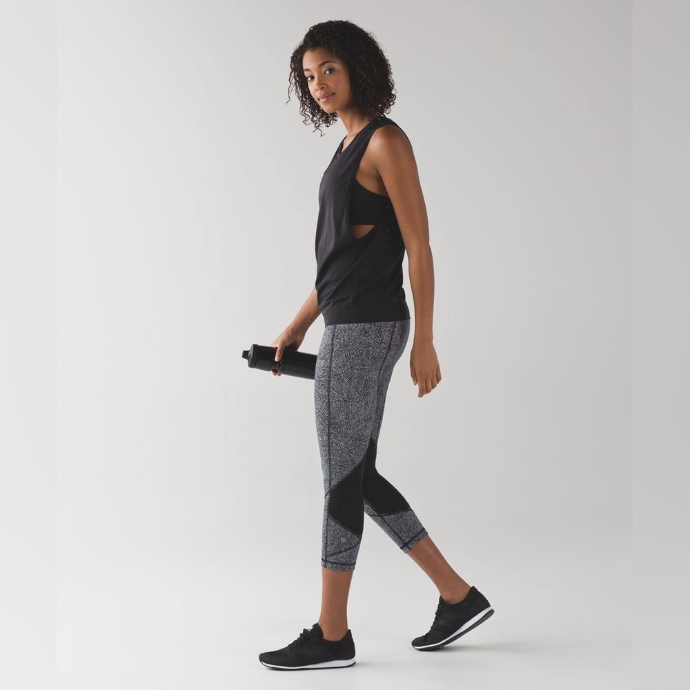Lululemon Pace Rival Crop (19") Line Up White Black / Black Size: 10